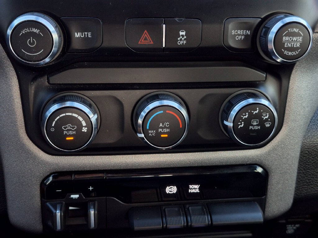 Used 2024 RAM 3500 Tradesman w/ Chrome Appearance Group AWD/4WD image 23