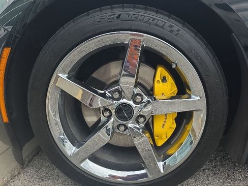 Used 2014 Chevrolet Corvette Stingray Convertible w/ 2LT Preferred Equipment Group RWD image 4