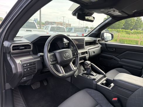 Used 2024 Toyota Tacoma SR5 AWD/4WD image 10