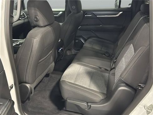 Used 2025 GMC Acadia Elevation image 24