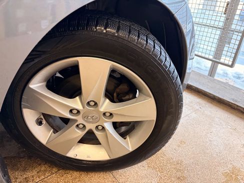 Used 2013 Hyundai Elantra GLS w/ Preferred Pkg image 33