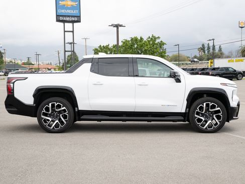 Used 2024 Chevrolet Silverado EV RST image 3