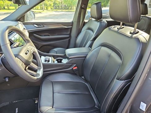 Used 2024 Jeep Grand Cherokee L Limited w/ Luxury Tech Group II AWD/4WD image 19