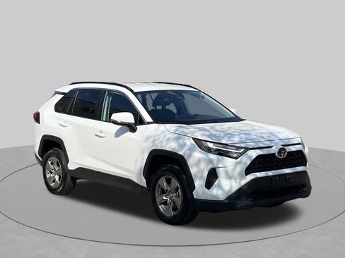 Used 2025 Toyota RAV4 XLE FWD image 8