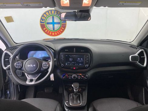 Used 2025 Kia Soul LX w/ LX Technology Package FWD image 7