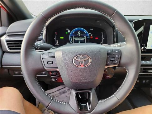 Used 2025 Toyota Camry SE w/ Convenience Package FWD image 19