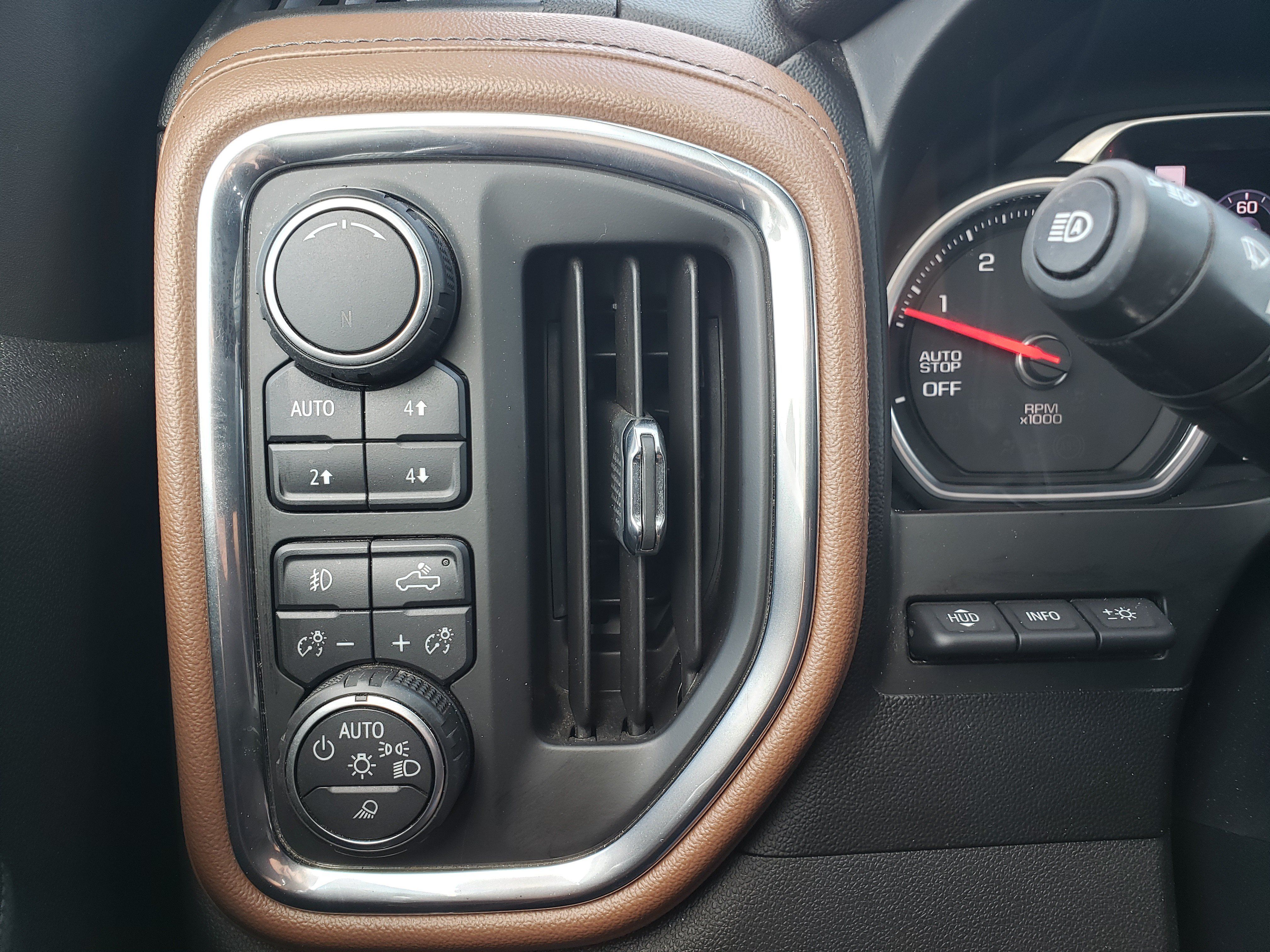 Used 2019 Chevrolet Silverado 1500 High Country w/ Technology Package AWD/4WD image 13