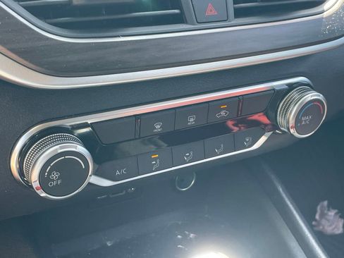 Used 2025 Nissan Altima 2.5 SV image 11