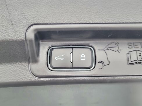 Used 2022 Ford Explorer XLT w/ Equipment Group 202A image 35