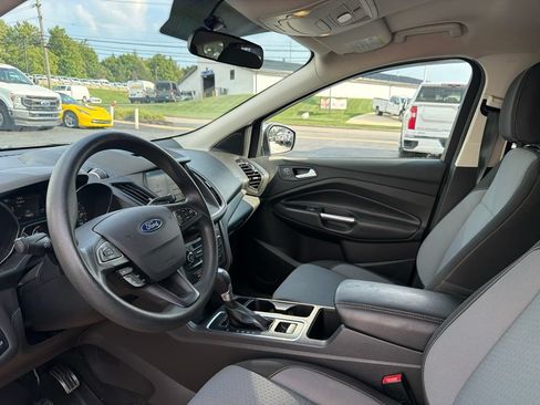 Used 2017 Ford Escape SE w/ Equipment Group 201A AWD/4WD image 8