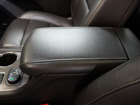 Used 2017 GMC Acadia SLT image 23