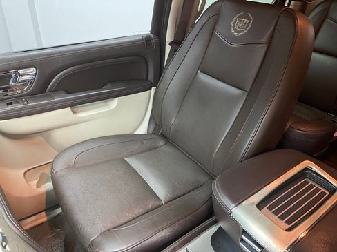 Used 2011 Cadillac Escalade ESV Platinum image 31