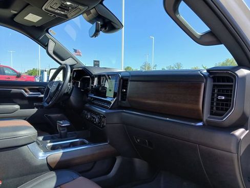 Certified 2025 Chevrolet Silverado 1500 High Country w/ High Country Premium Package AWD/4WD image 14