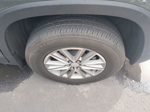 Used 2023 Chevrolet Traverse LT image 9