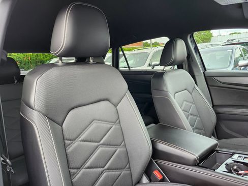 Certified 2024 Volkswagen Atlas Cross Sport SE AWD/4WD image 15