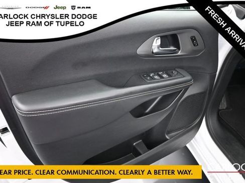 Used 2025 Chrysler Pacifica Select FWD image 14