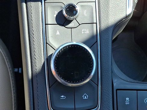 Used 2024 Cadillac XT4 Luxury w/ Cold Weather Package AWD/4WD image 25