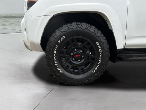 Used 2018 Toyota 4Runner TRD Off-Road Premium image 40