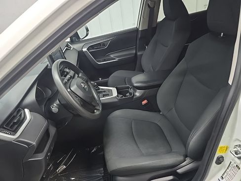 Used 2021 Toyota RAV4 LE AWD/4WD image 31