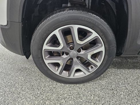 Used 2015 Jeep Renegade Latitude AWD/4WD image 10