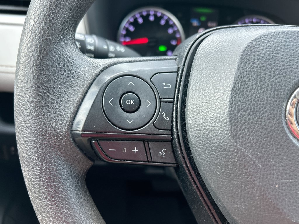 Used 2021 Toyota RAV4 XLE w/ Convenience Package FWD image 16