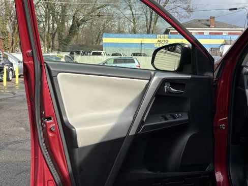 Used 2018 Toyota RAV4 XLE image 12