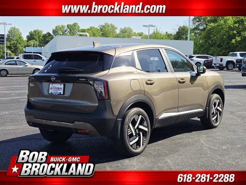 Used 2025 Nissan Kicks SV w/ Charging Package FWD image 3