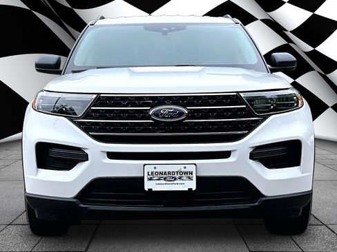 Used 2021 Ford Explorer XLT AWD/4WD image 3