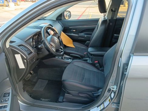 Used 2025 Mitsubishi Outlander Sport SE image 3