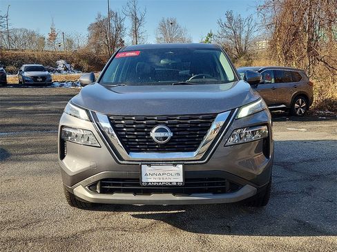 Certified 2022 Nissan Rogue SV image 2