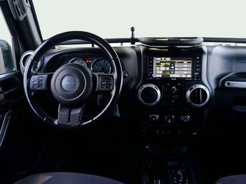 Used 2014 Jeep Wrangler Unlimited Sahara w/ Connectivity Group AWD/4WD image 31
