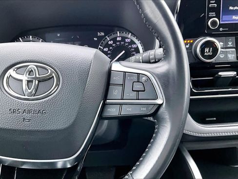 Used 2021 Toyota Highlander XLE image 25