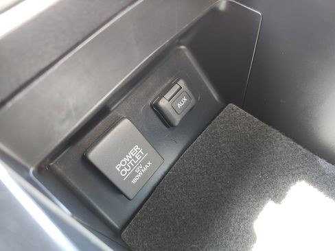 Used 2018 Acura ILX image 9