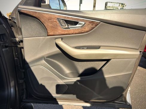Used 2019 Audi Q8 Premium image 26