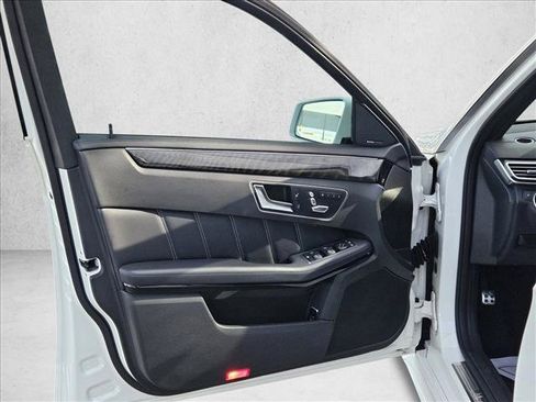 Used 2016 Mercedes-Benz E 400 4MATIC Sedan image 12