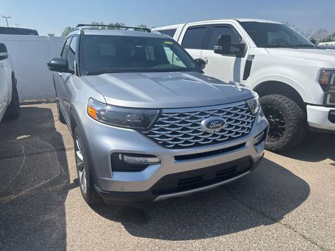Used 2023 Ford Explorer Platinum w/ Technology Package AWD/4WD image 5