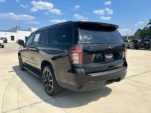 Used 2024 Chevrolet Suburban RST RWD image 4