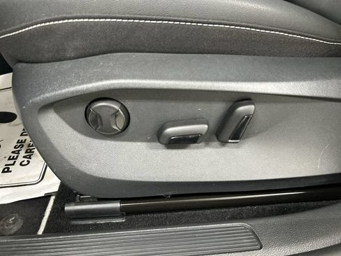 Certified 2023 Volkswagen Taos SE AWD/4WD image 10