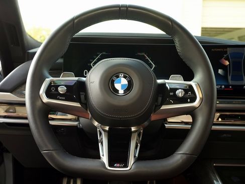 Used 2023 BMW 760i xDrive w/ Executive Package image 6