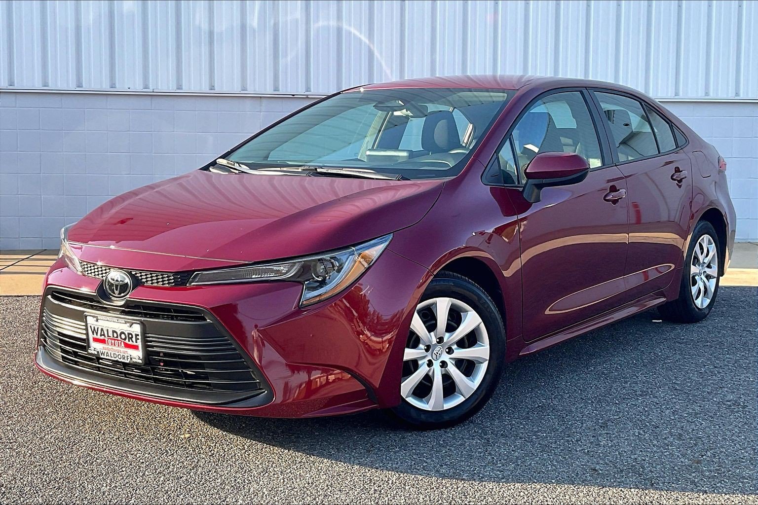 Used 2025 Toyota Corolla LE FWD image 2