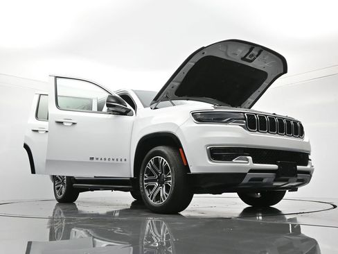 Used 2024 Jeep Wagoneer Series II w/ Flexible Seating Group image 52