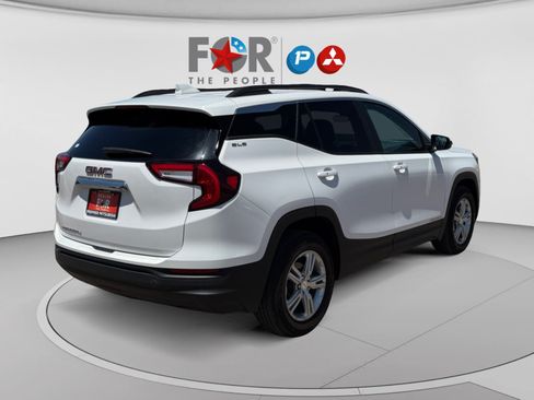 Used 2024 GMC Terrain SLE w/ Driver Convenience Package FWD image 5