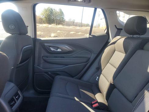 Used 2023 GMC Terrain SLE w/ Driver Convenience Package image 8