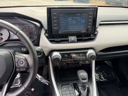 Used 2020 Toyota RAV4 XLE w/ Convenience Package image 21