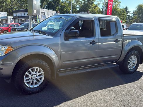 Used 2016 Nissan Frontier SV w/ SV Value Truck Package AWD/4WD image 3