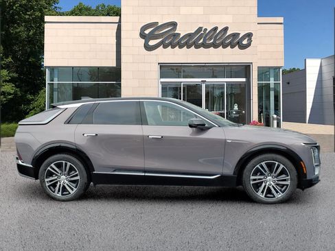 New 2026 Cadillac Lyriq Luxury image 6