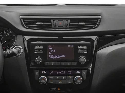 Used 2018 Nissan Rogue Sport SV w/ SV All-Weather Package AWD/4WD image 13