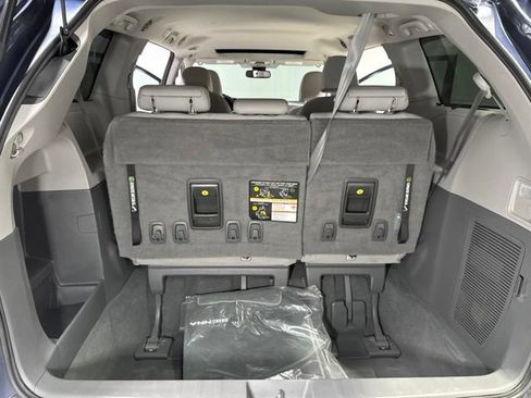 Used 2020 Toyota Sienna XLE AWD/4WD image 31