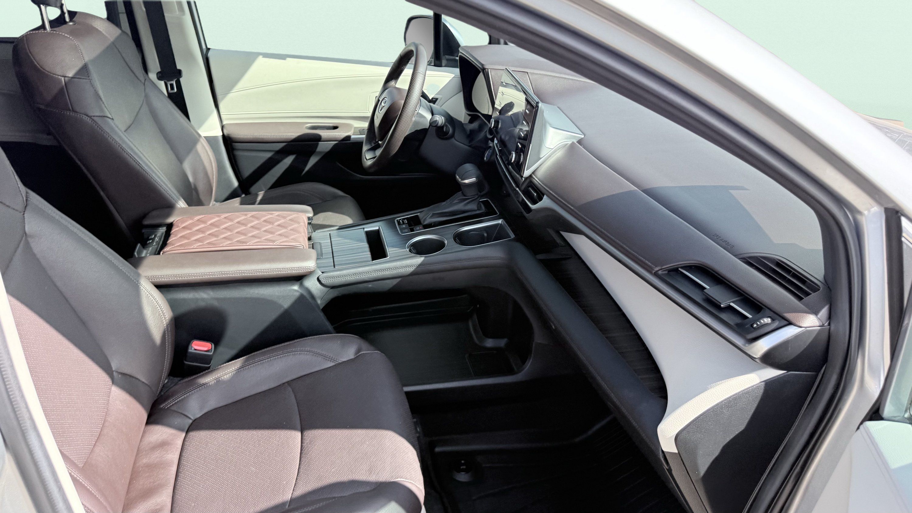 Used 2022 Toyota Sienna Platinum FWD image 44
