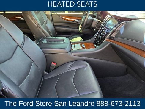 Used 2018 Cadillac Escalade Luxury AWD/4WD image 16